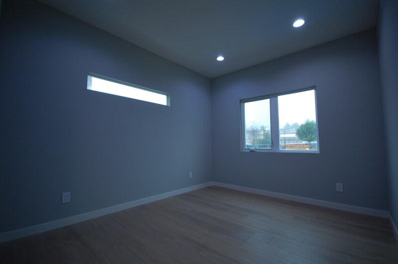 Building Photo - 648 N Serrano Ave