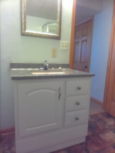 Building Photo - 1103 Autumn Dr