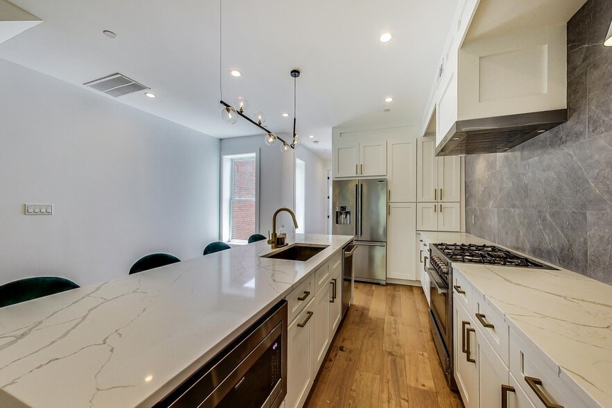 Building Photo - 25 U St NE