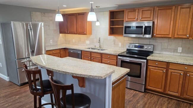 Building Photo - 370 N State St