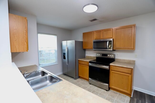 Building Photo - 1749 Mossberg Dr