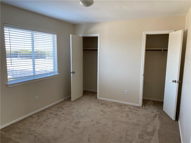 Building Photo - 804 Sherry Dr