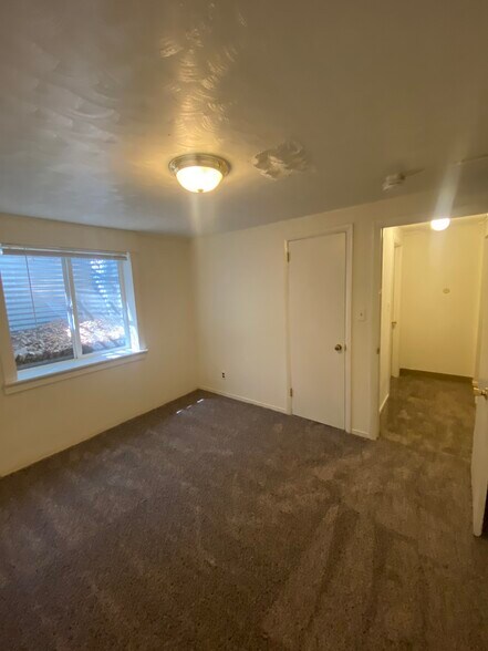 Building Photo - 608 Cowan St