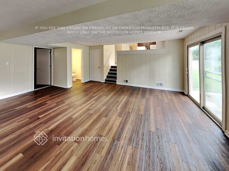 Building Photo - 23017 Lakeshore Dr