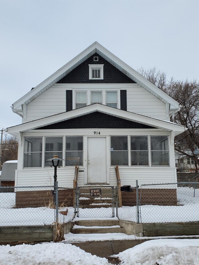 Building Photo - 914 N 24th Ave