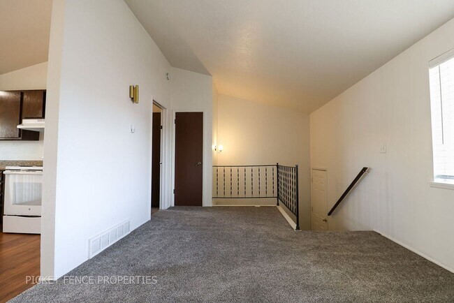 Building Photo - 1488 E 8th St