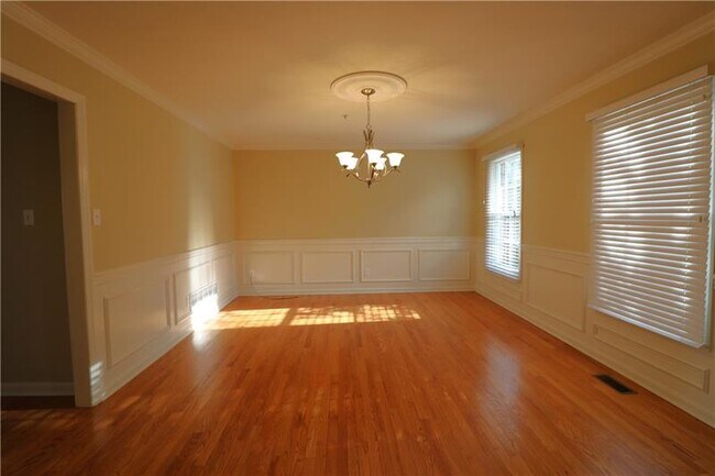 Building Photo - 2014 Trillium Ct