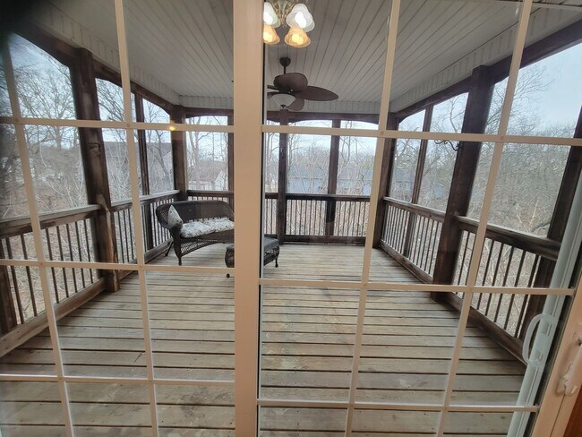 Building Photo - Beautiful 2BR/2BA Luxury Condo