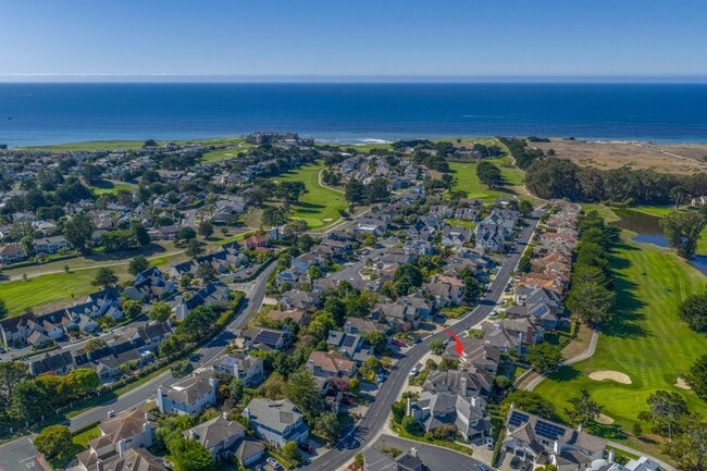 Building Photo - 44 Fairway Pl