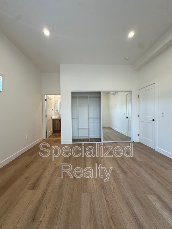 Building Photo - 1135 Scofield Dr