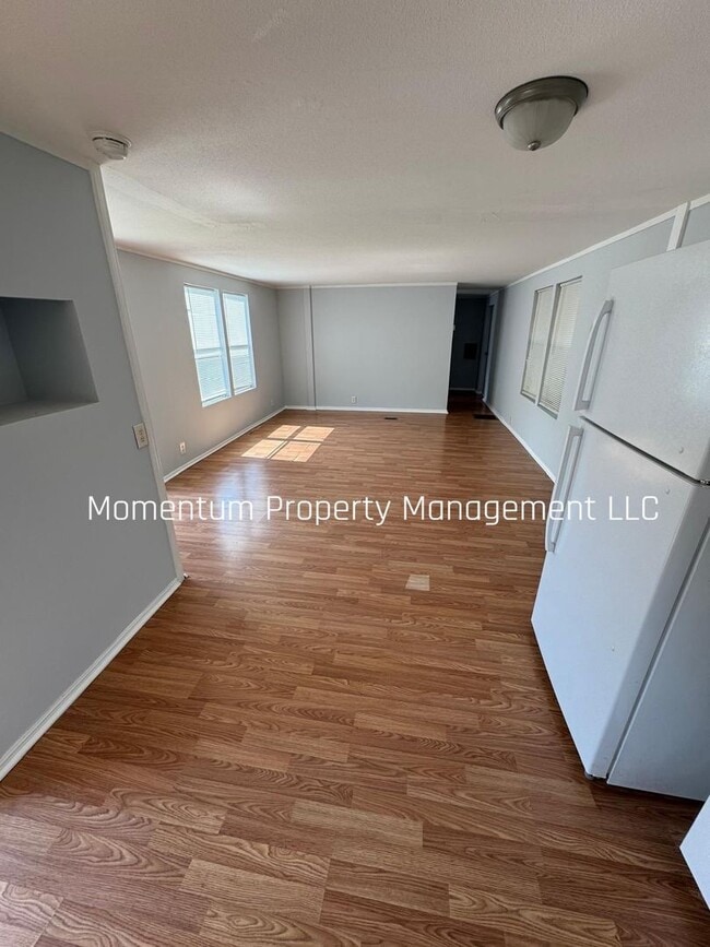 Building Photo - Gorgeous 2/1 in Brooksville! Don't Miss Out! AVAILABLE FOR IMMEDIATE MOVE IN!!