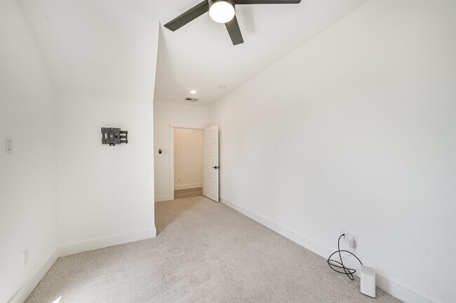 Building Photo - 8321 Springwood Cyn Ln
