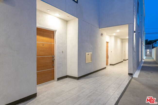 Building Photo - 846 N Alta Vista Blvd