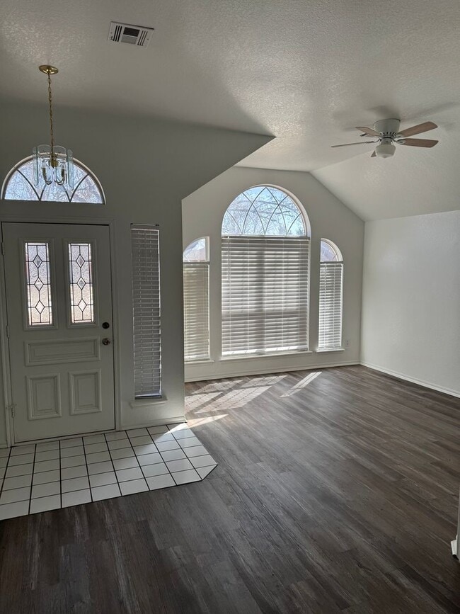 Building Photo - Very nice 3 bed + office, in Berkley Addition in west Norman!