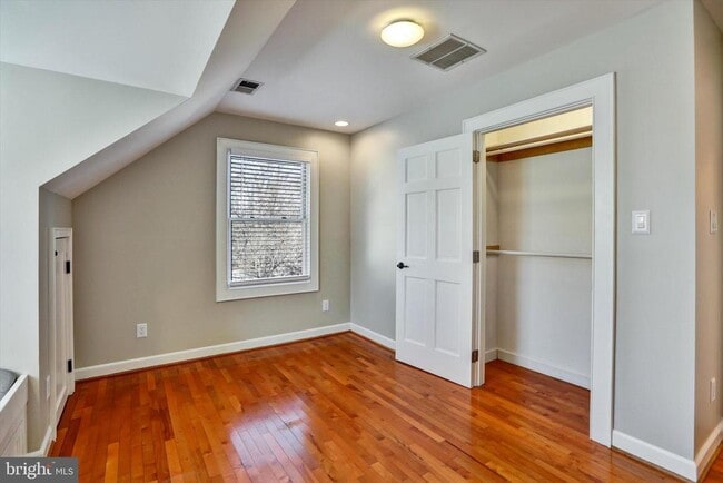 Building Photo - 722 Genessee St