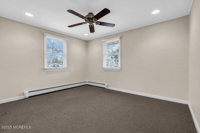 Building Photo - 918 Charles Dr