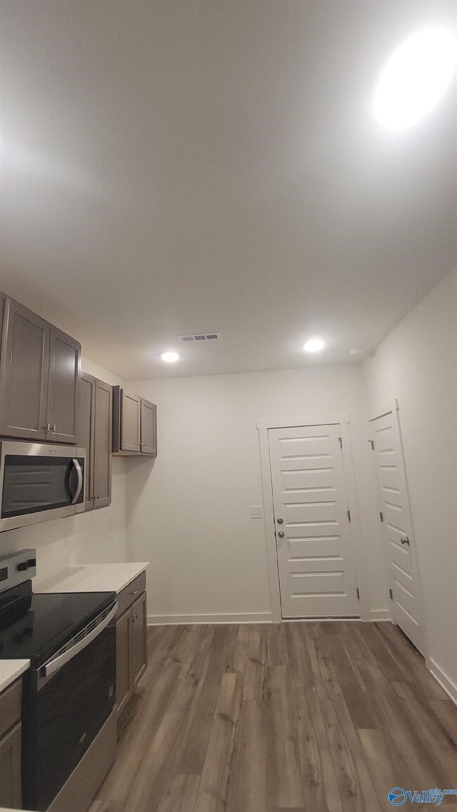 Building Photo - 7597 Discovery Pt Dr NW