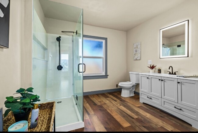 Building Photo - 1548 NW Eden St