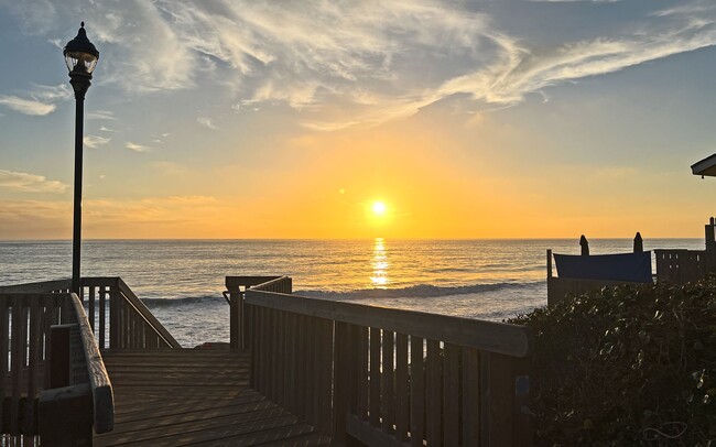 Building Photo - Lovely single story beach home with Ocean ...