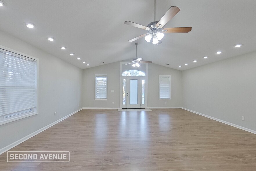 Building Photo - 3703 Windy Hill Dr SE