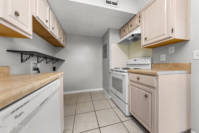 Building Photo - 303 Kettering Terrace