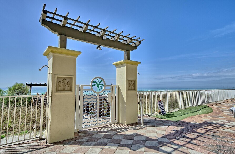 Building Photo - 9900 S Thomas Dr