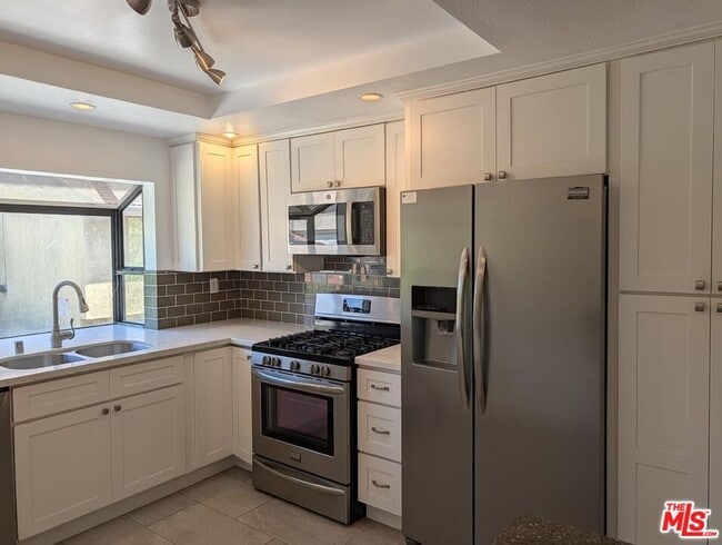 Building Photo - 10051 Topanga Canyon Blvd