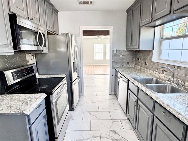 Building Photo - 202 N Riverside Dr