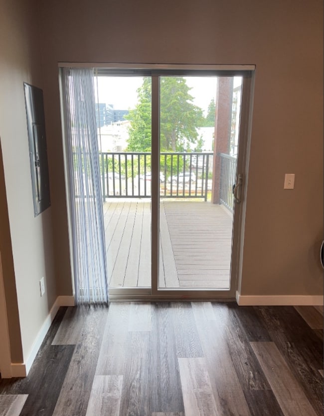 Building Photo - Studio Apartment Available in August!