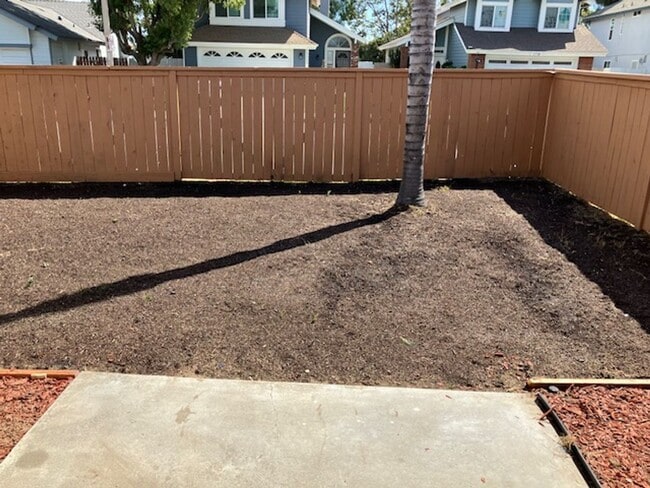 Building Photo - CREEKSIDE COMMUNITY ONTARIO  -       3 BED...
