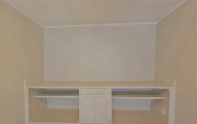 Building Photo - MOVE IN READY