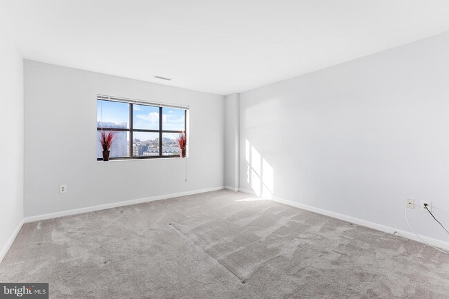 Building Photo - 2702 Lighthouse Point E