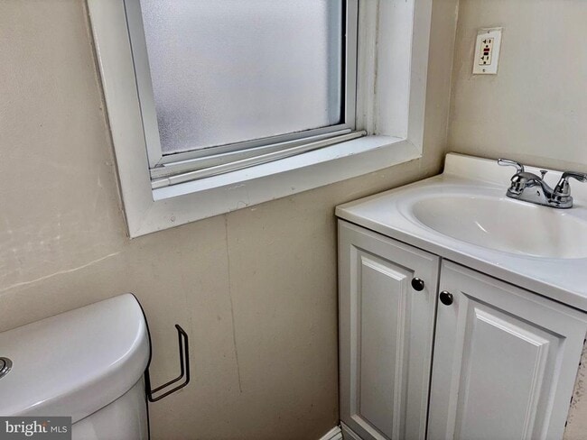 Building Photo - 831 S 59th St