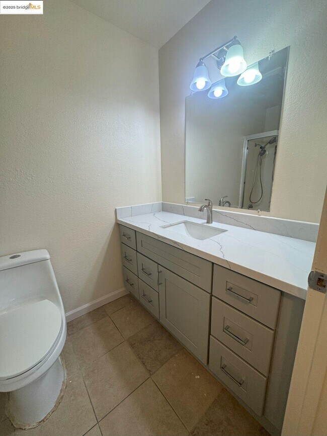 Building Photo - 3323 Blythe Dr