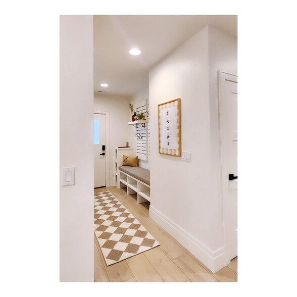 Building Photo - 107 S Moonlit Rd