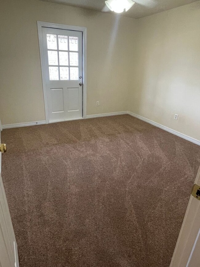 Building Photo - 2BD/1.5BA Unit in Quiet Complex! Both Bedrooms Upstairs w/ Full Bath