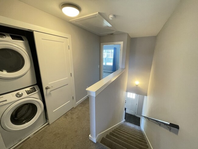 Building Photo - Matlock Townhomes 2 bedroom unit, close to...