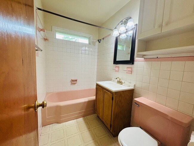 Building Photo - 709 Barringer Dr