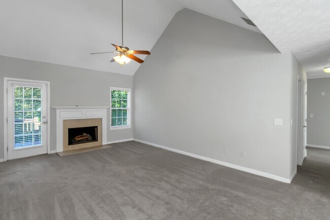 Building Photo - Spacious 4-Bedroom Split Foyer with 3 Bath...