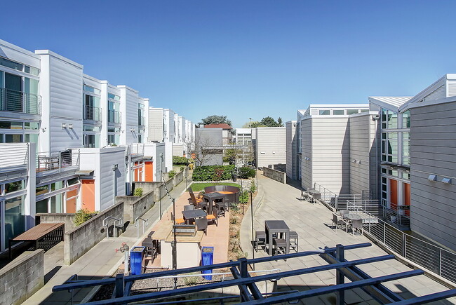 Building Photo - Domaine