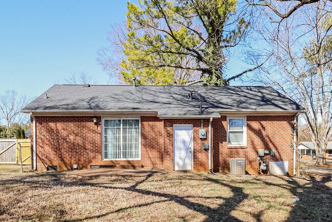 Building Photo - 3515 Archer Ave