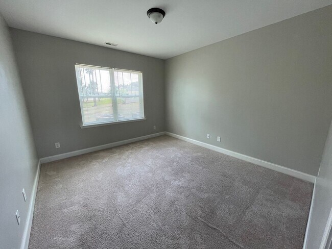Building Photo - 96 Castlebay Dr