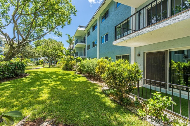 Building Photo - 3000 NE 5th Terrace