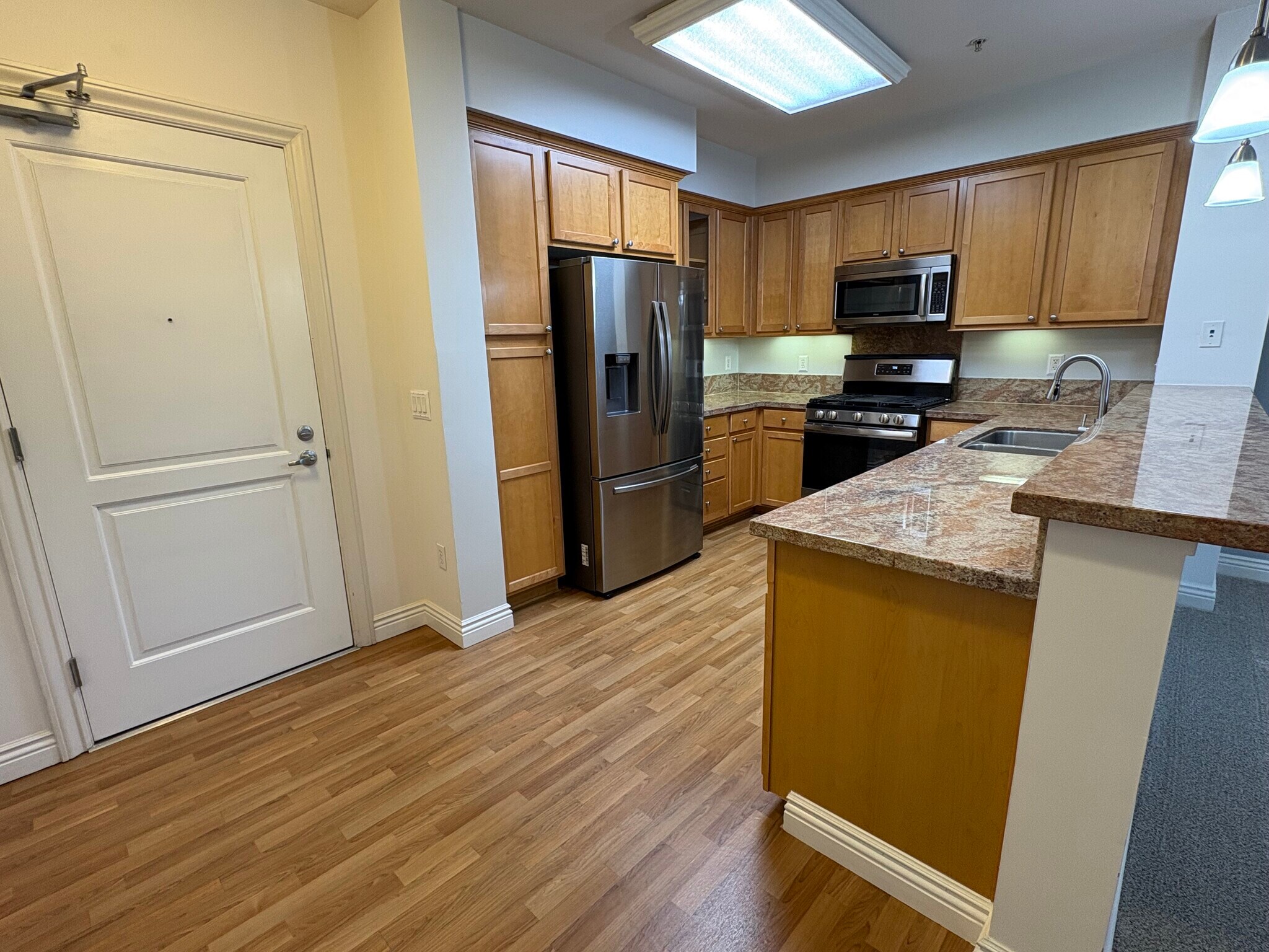Entrance to home and kitchen - 1310 Creekside Dr