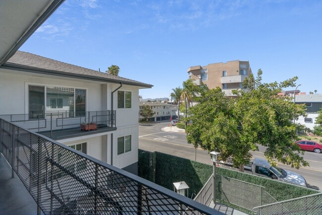 Building Photo - 3850 W 7th St