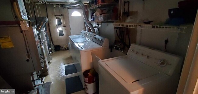 Building Photo - 2170 Strahle St