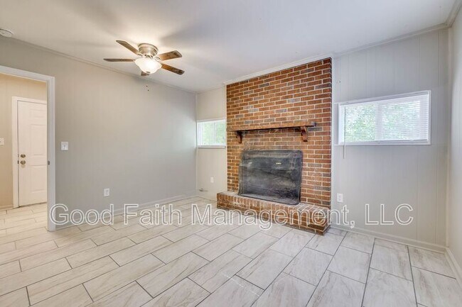 Building Photo - 1813 Alder Dr