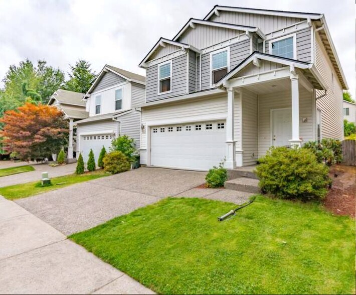 Building Photo - 5143 NE Schoeler Cir