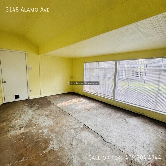 Building Photo - 3148 Alamo Ave