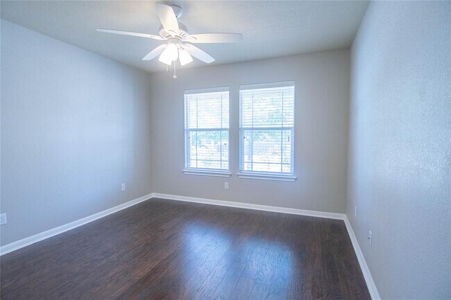 Building Photo - 504 Comal Run